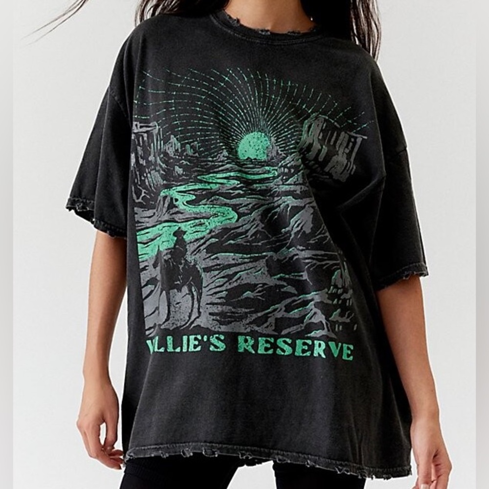 NWOT Urban Outfitters Willie's Reserve Cowboy Distressed Crew Neck Tee Size S/M - Picture 2 of 14